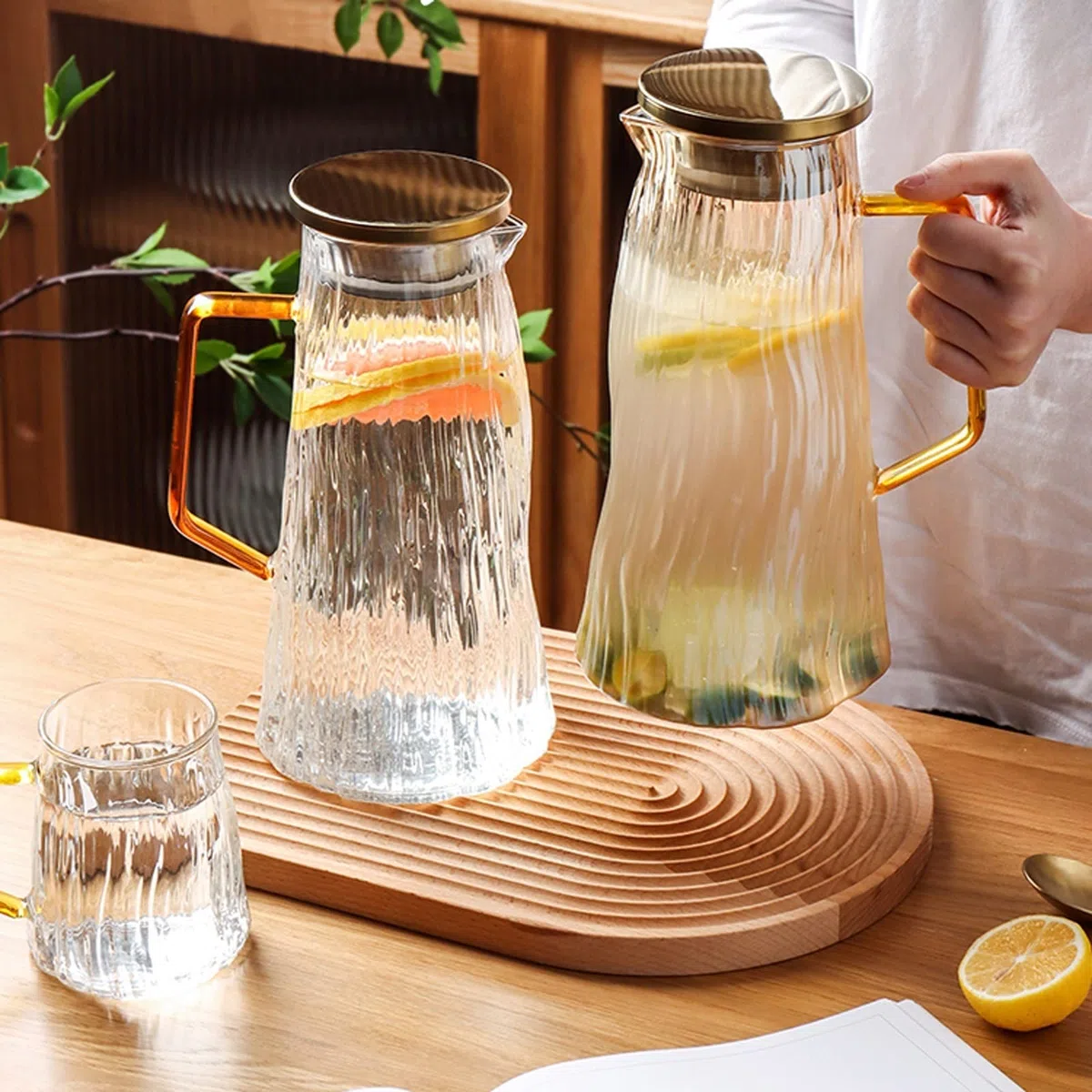 Krüge Glaswasserkessel Set mit 2 Tassen Haushalt Großkapazität Krug Wasserkrug mit Griff for Getränke Tee Heiße und kaltes Wasser Wasserkrug (Color : A)