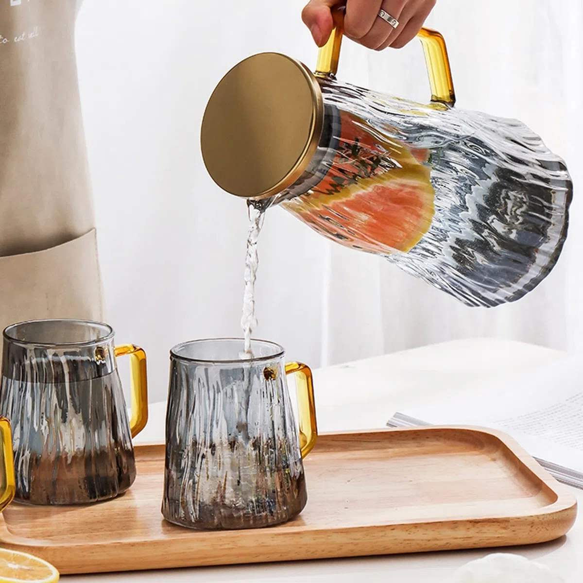 Krüge Glaswasserkessel Set mit 2 Tassen Haushalt Großkapazität Krug Wasserkrug mit Griff for Getränke Tee Heiße und kaltes Wasser Wasserkrug (Color : A)