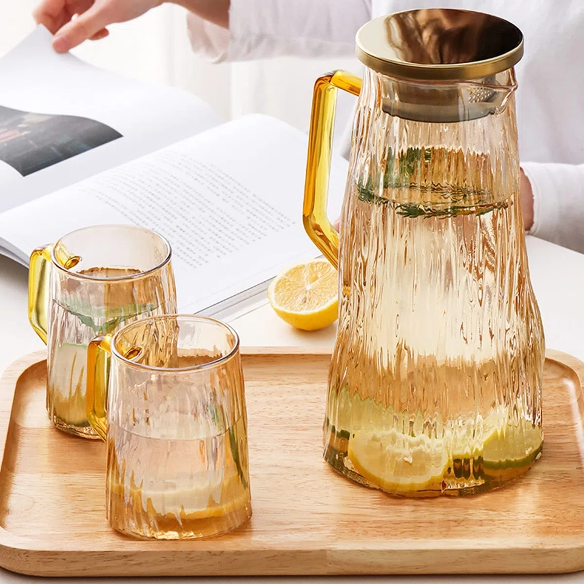 Krüge Glaswasserkessel Set mit 2 Tassen Haushalt Großkapazität Krug Wasserkrug mit Griff for Getränke Tee Heiße und kaltes Wasser Wasserkrug (Color : A)